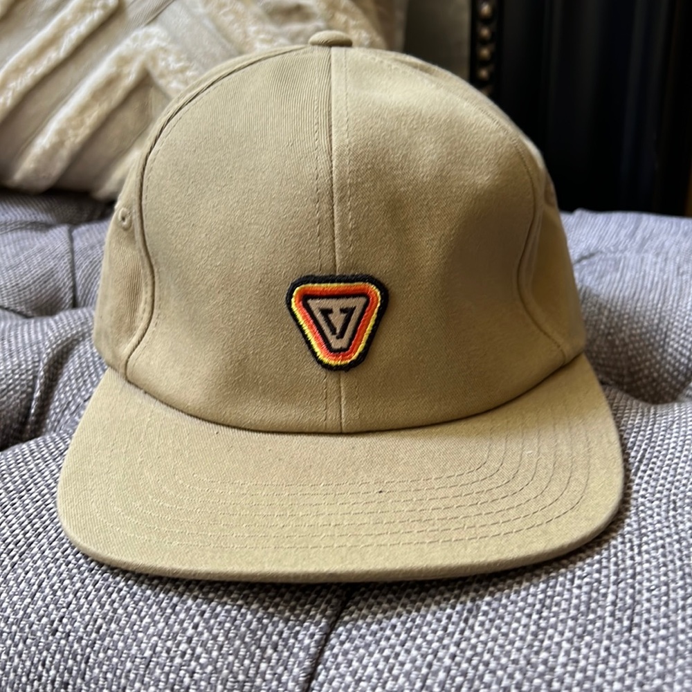 Men’s vissla innovators brand khaki hat.